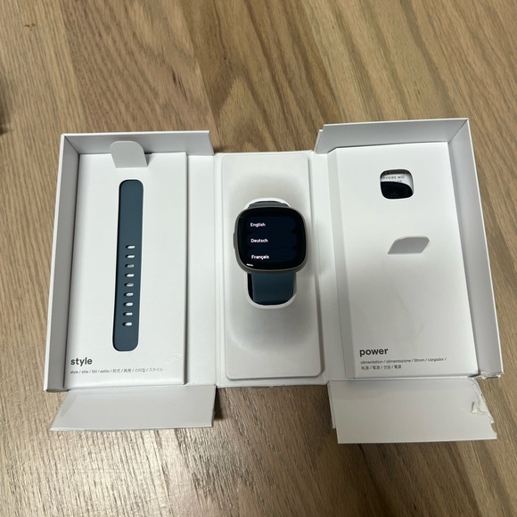 NEW Fitbit Versa 4 Fitness Smartwatch Daily Readiness Waterfall Blue / Platinum